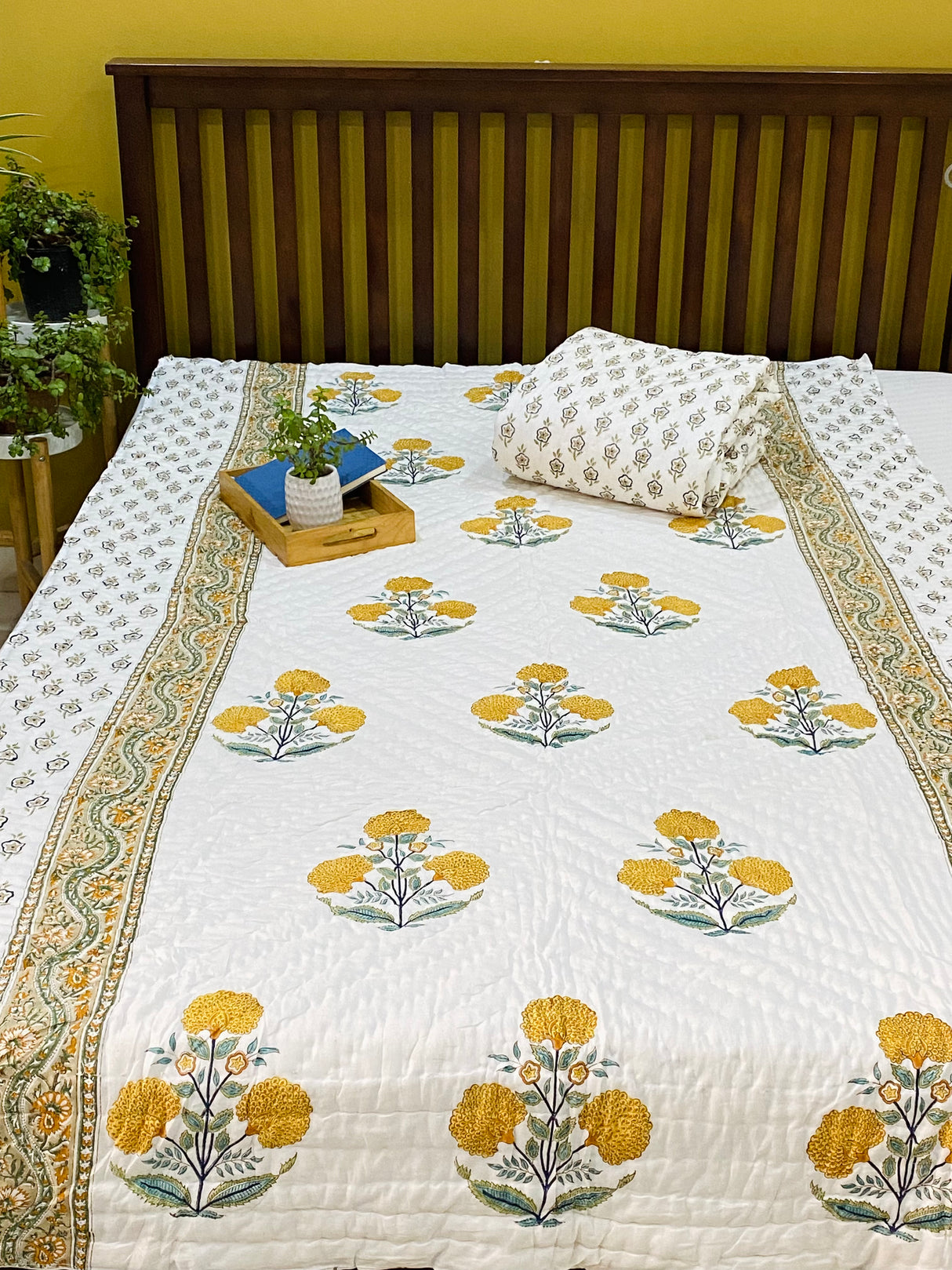 yellow-floral-single-cotton-quilt-front-view