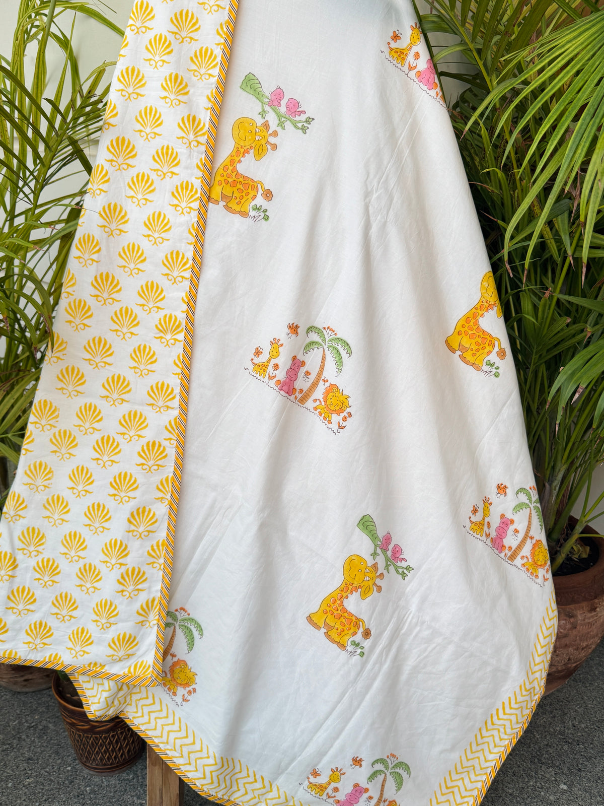 yellow-giraffe-print-kids-cotton-dohar