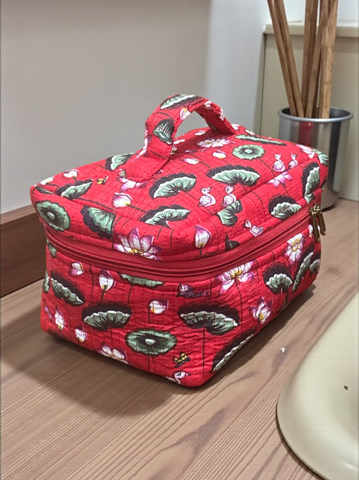 zip-closure-vanity-bag-with-handblock-inspired-print