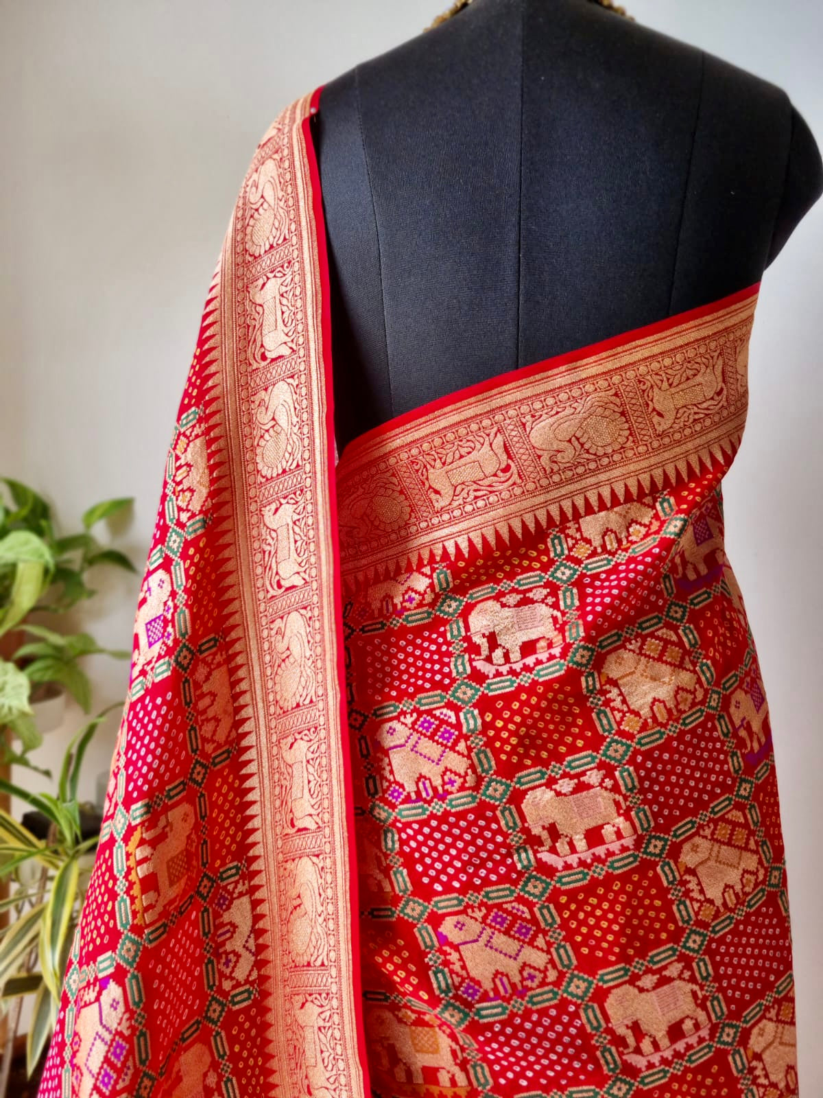 Ravishing Red Handloom Georgette Banarsi Bandhani Saree (NO BLOUSE)