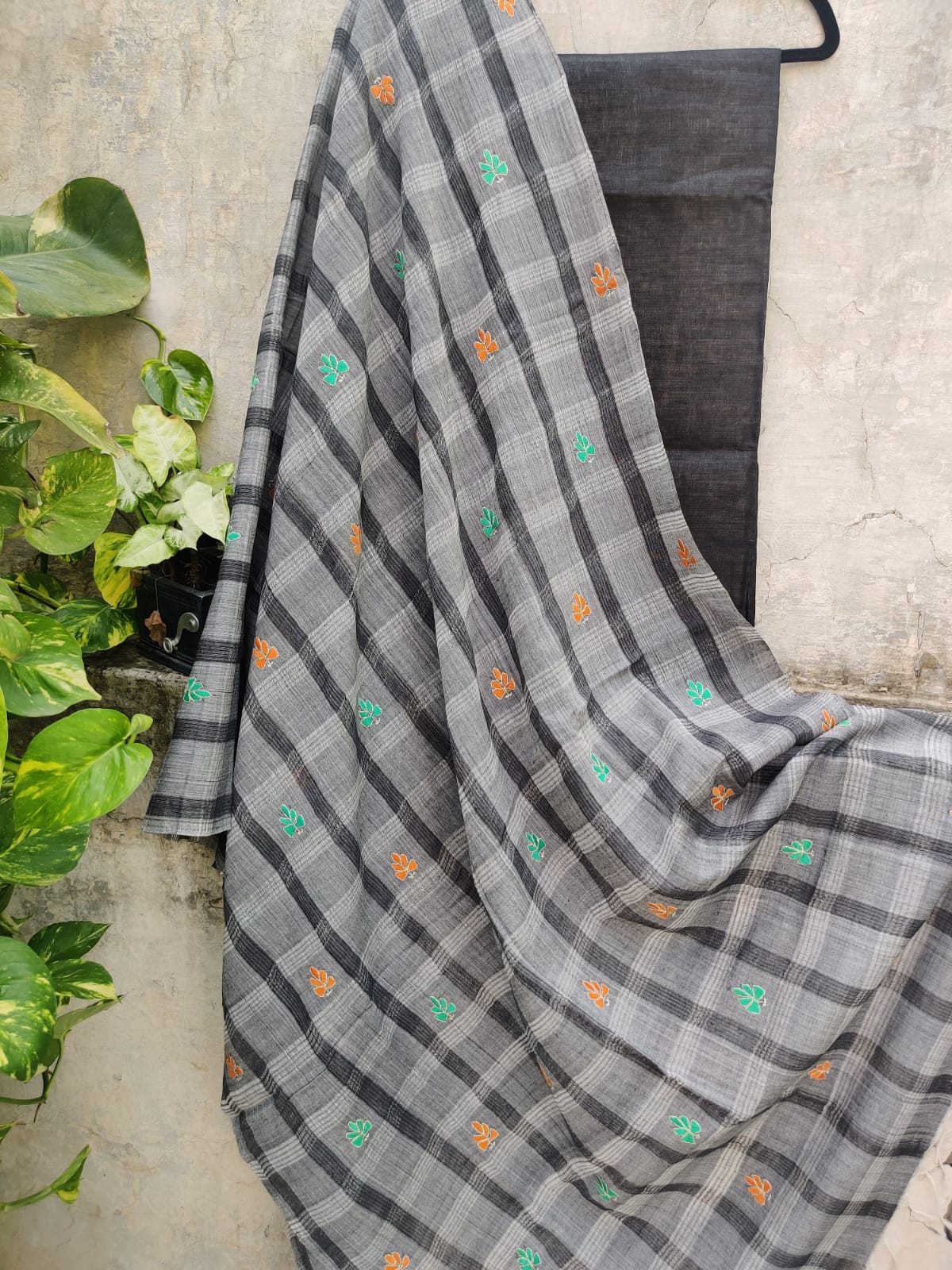 Bhagalpur Linen Fabric clubbed with Handloom Cotton Kashmiri Hand Embroidered Dupatta