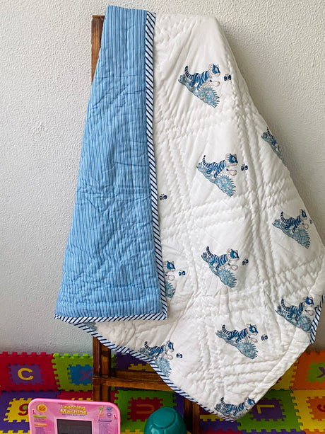 blue-tiger-kids-quilt-full-view