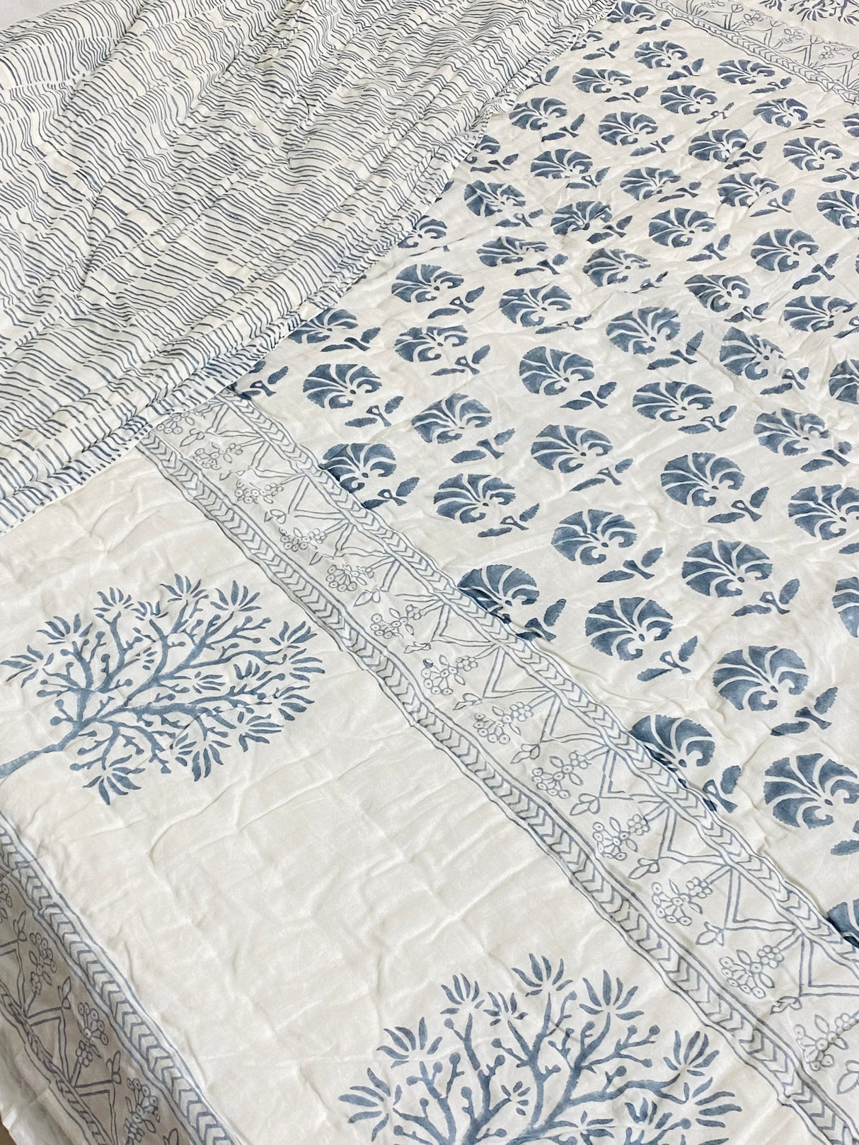 blue-white-double-cotton-quilt-overall-view