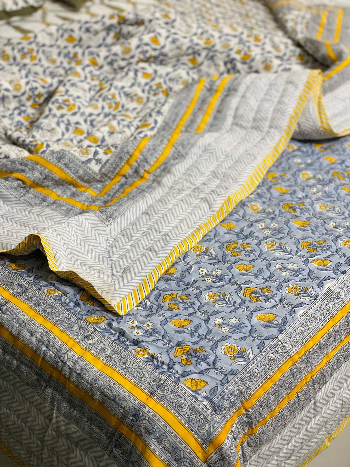 blue-yellow-king-cotton-quilt-detailed-view