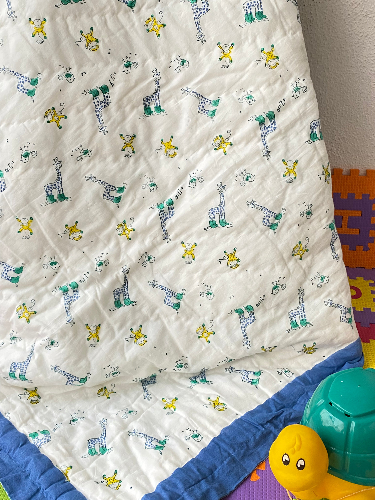 giraffe-monkey-kids-quilt-overall-view