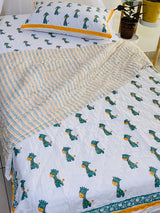 green-giraffe-quilt-entire-view