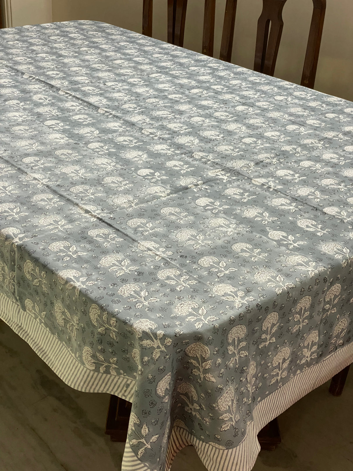 grey-theme-table-cloth-8-seater-side-view