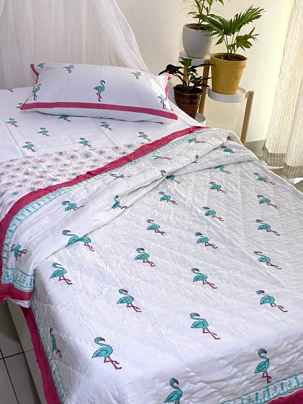 pink-flamingo-quilt-overall-view