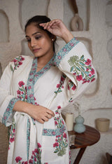 pretty-floral-cotton-waffle-bathrobe-zoom-in-view