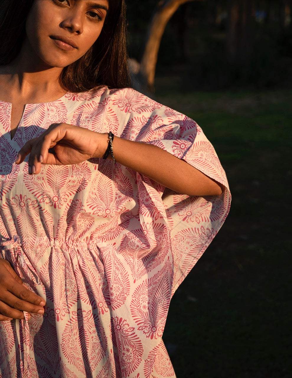 printed-cotton-kaftan-pink-white-pattern-view