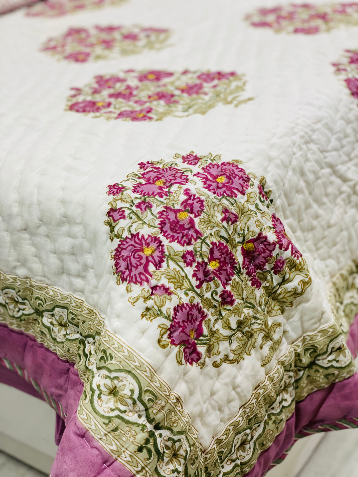 rose-green-flower-king-cotton-quilt-complete-view